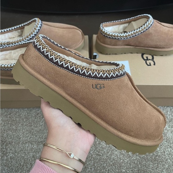 LAST CHANCE | NWT UGG Tasman in Chestnut/Brown Sheepskin Slippers - Picture 3 of 7